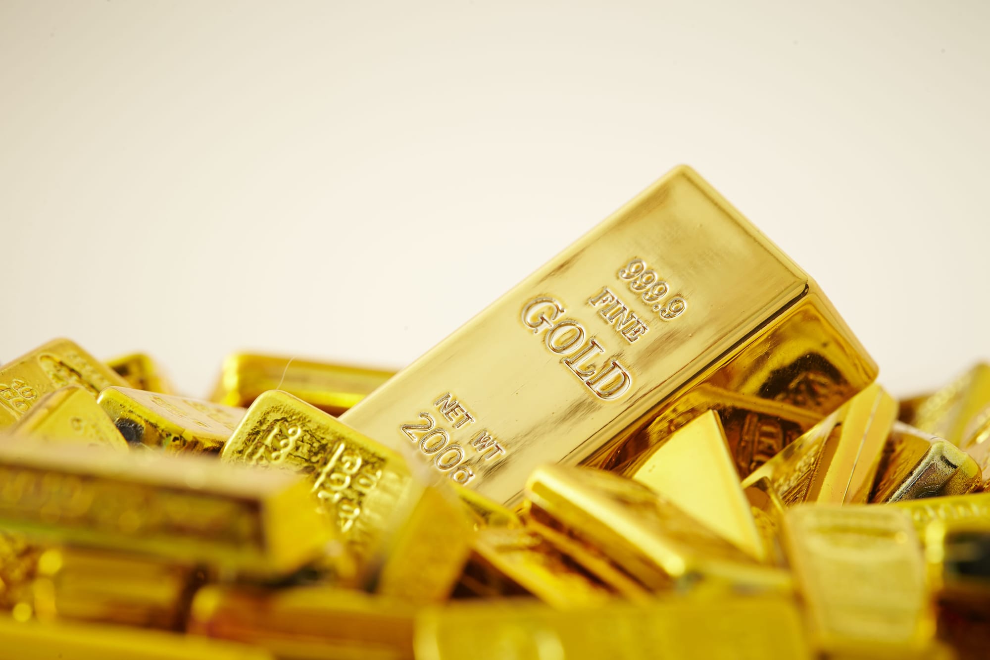 On Monday, gold prices reached an all-time high.