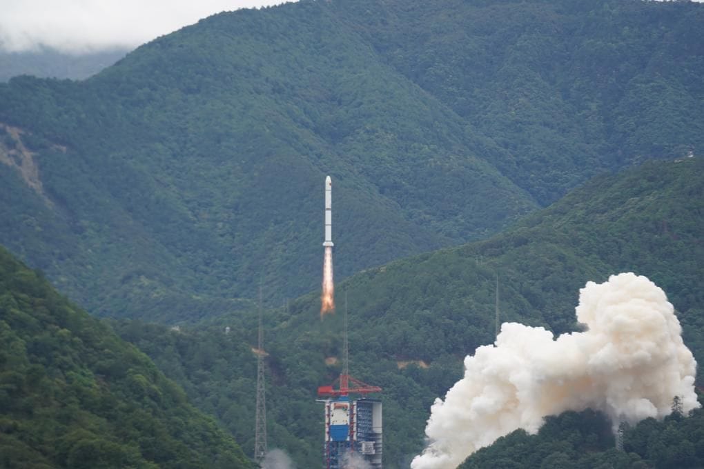 A new astronomical satellite developed in cooperation with France has been launched by China.