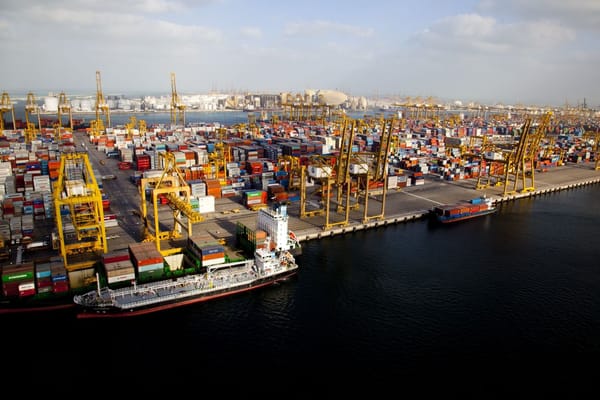 Jebel Ali Port achieves record monthly container handling.